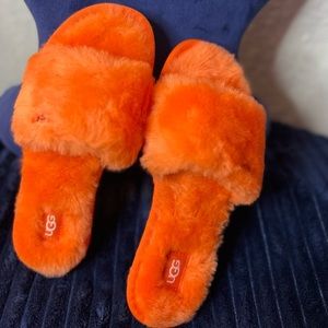 super soft curly sheepskin upper with our signature UGGplush™ lining.